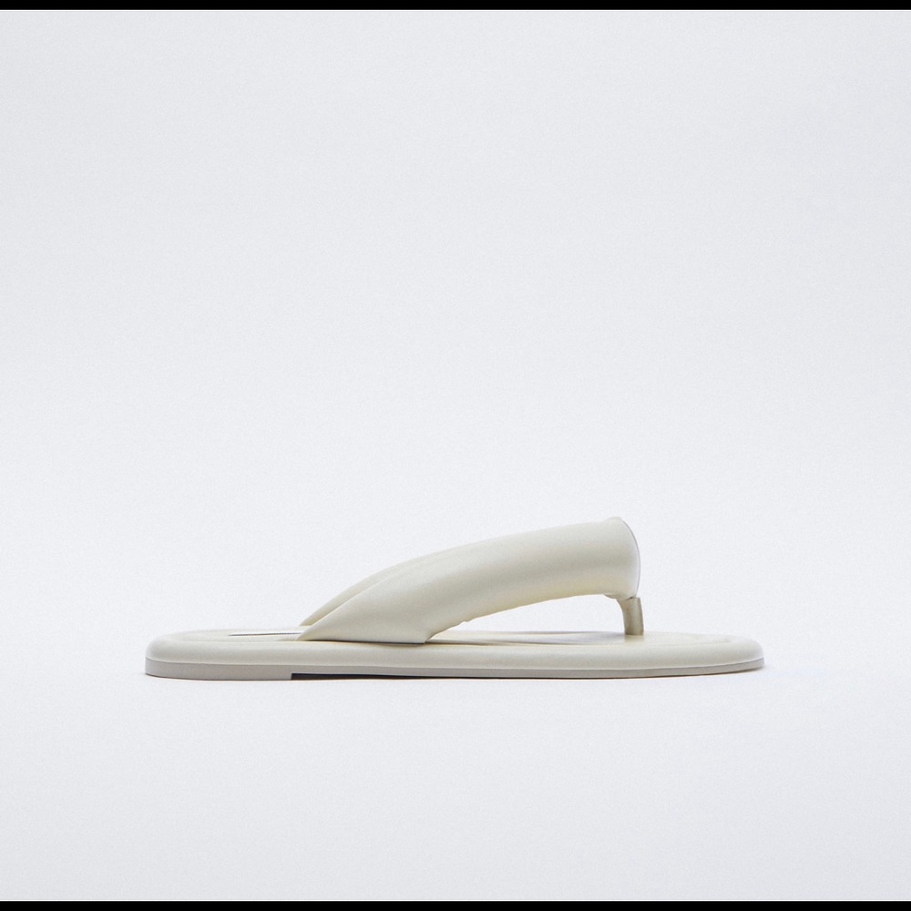 Zara - QUILTED SLIDES
OFF WHITE